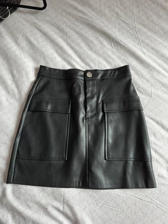Lot short + jupe simili cuir neuf - photo numéro 4
