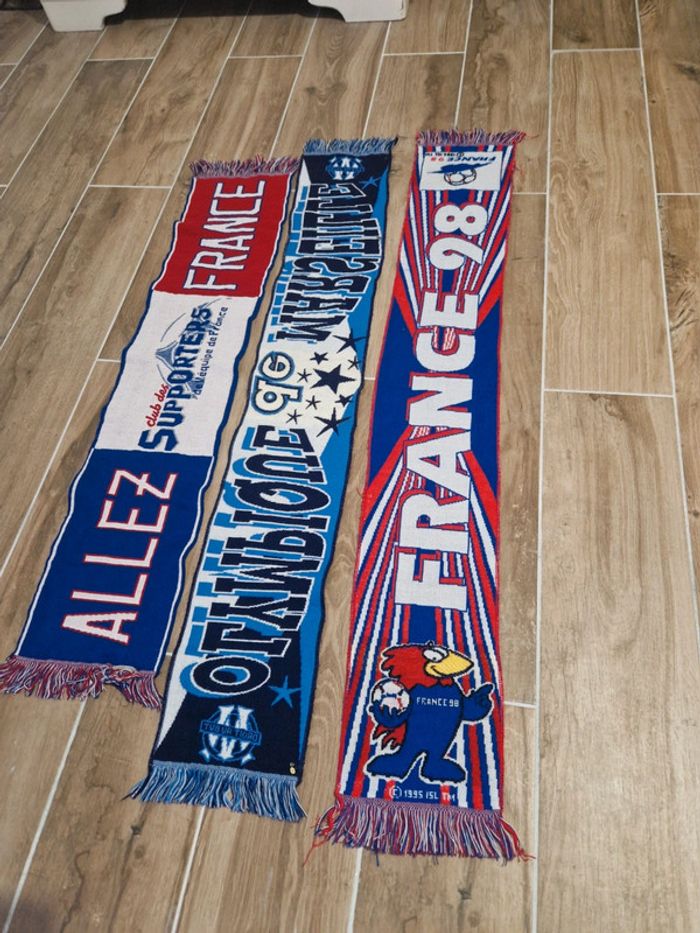 Lot d'echarpes de football  98 - photo numéro 2