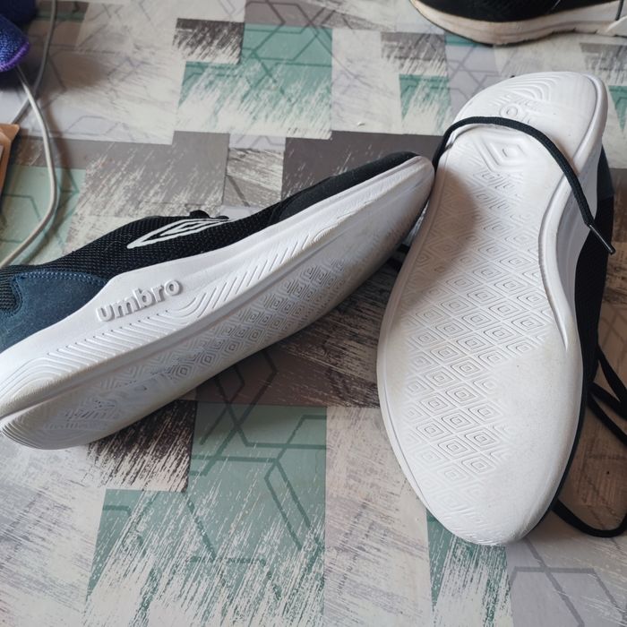 Basket noire umbro a lacets 38 - photo numéro 2