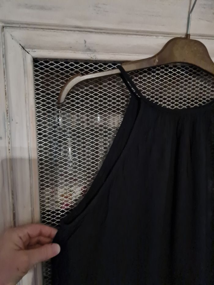 Joli haut noir - photo numéro 2