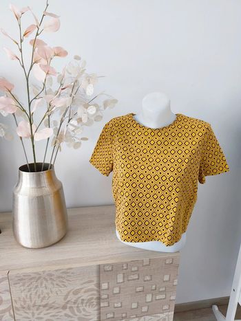 Haut court texturé moutarde Mango