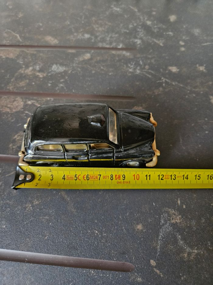 Voiture vintage à friction - photo numéro 6