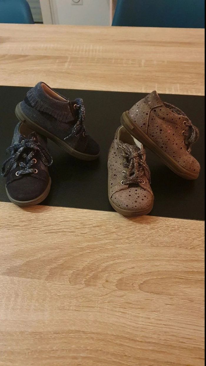 Lot de 2 paires de chaussures pointure 21