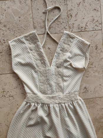 Robe habillée col v et dentelle travaillée la halle taille 36