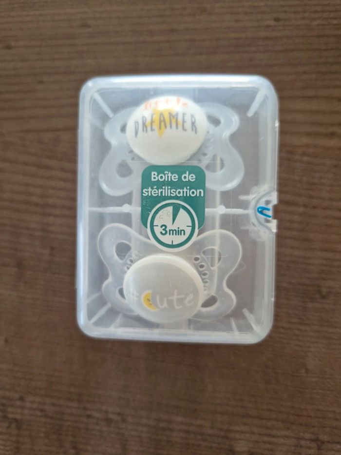 2 tétines MAM