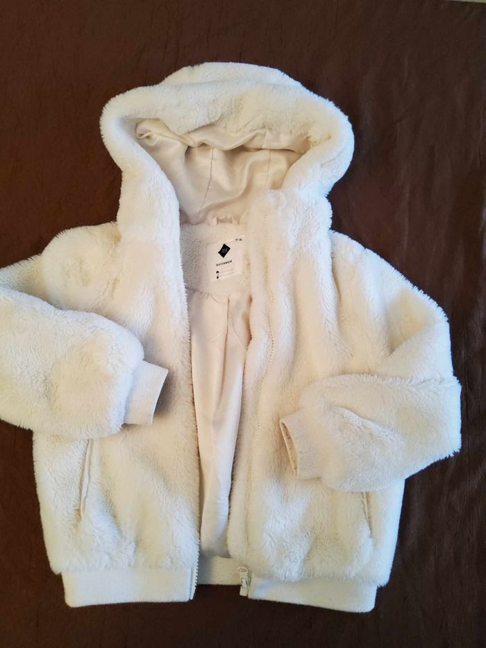 Manteau /veste fille fausse fourrure Achat occasion Manteaux