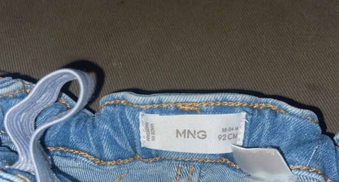 Deux pantalons fille taille 92 cm - photo numéro 2