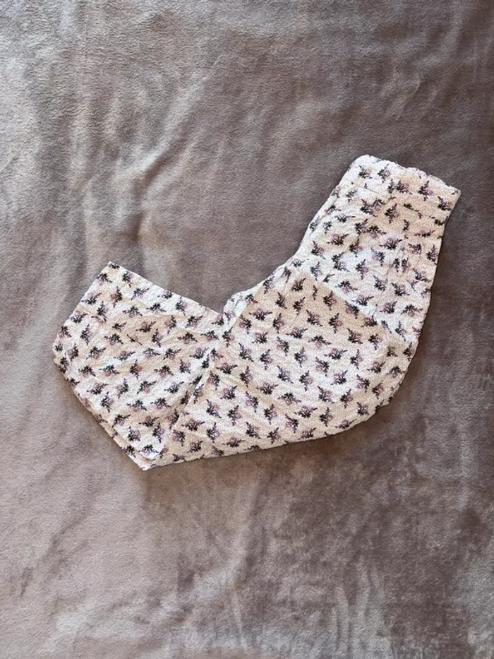 Pantalon fille Zara taille 6 ans fleuri en très bon état. - photo numéro 2