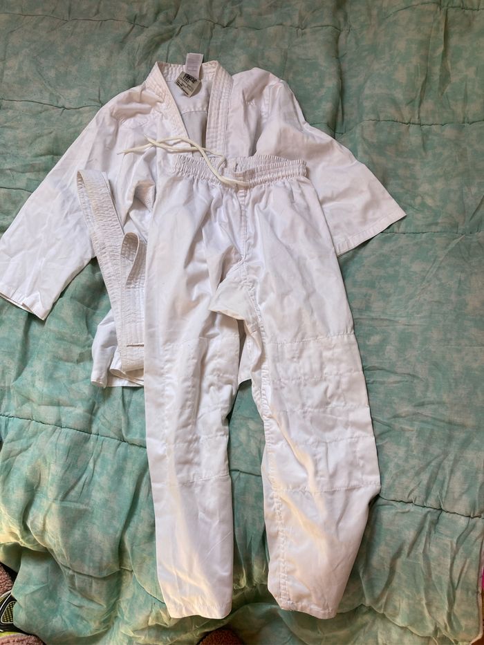 Kimono haut + bas + ceinture 140 cm 10 ans