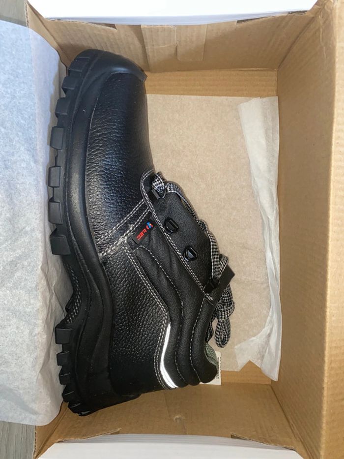 Chaussure de sécurité 42 - photo numéro 4