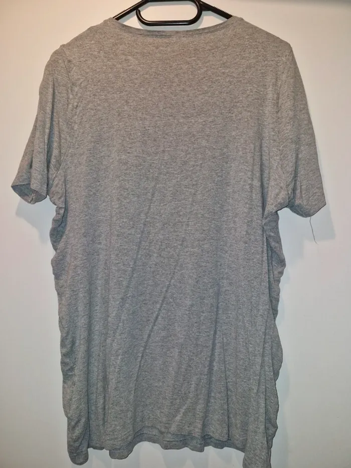 T-shirt t. 46 - photo numéro 2