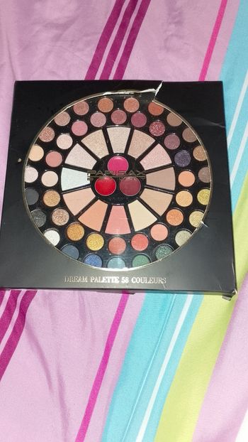 Palette maquillage 58 couleurs neuf