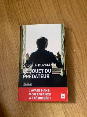 Le jouet du prédateur Sascha Buzmann