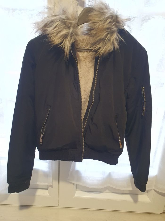 Manteau , blouson hiver à capuche non amovible