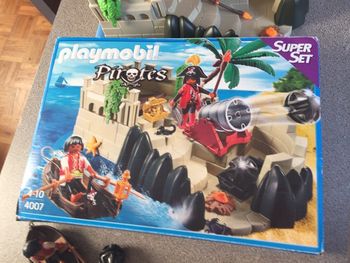 Boîte playmobil transportable 4007 Île aux pirates