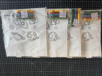 Lot de  4 petits sacs à colorier avec craie grasse type crayola activité anniversaire thème espace