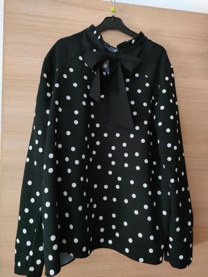 Blouse à pois, nœud dans le dos - photo numéro 2