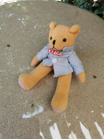 Peluche ours en chemise articulé