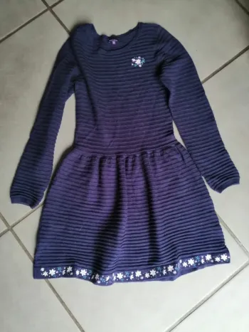 Robe violette foncé