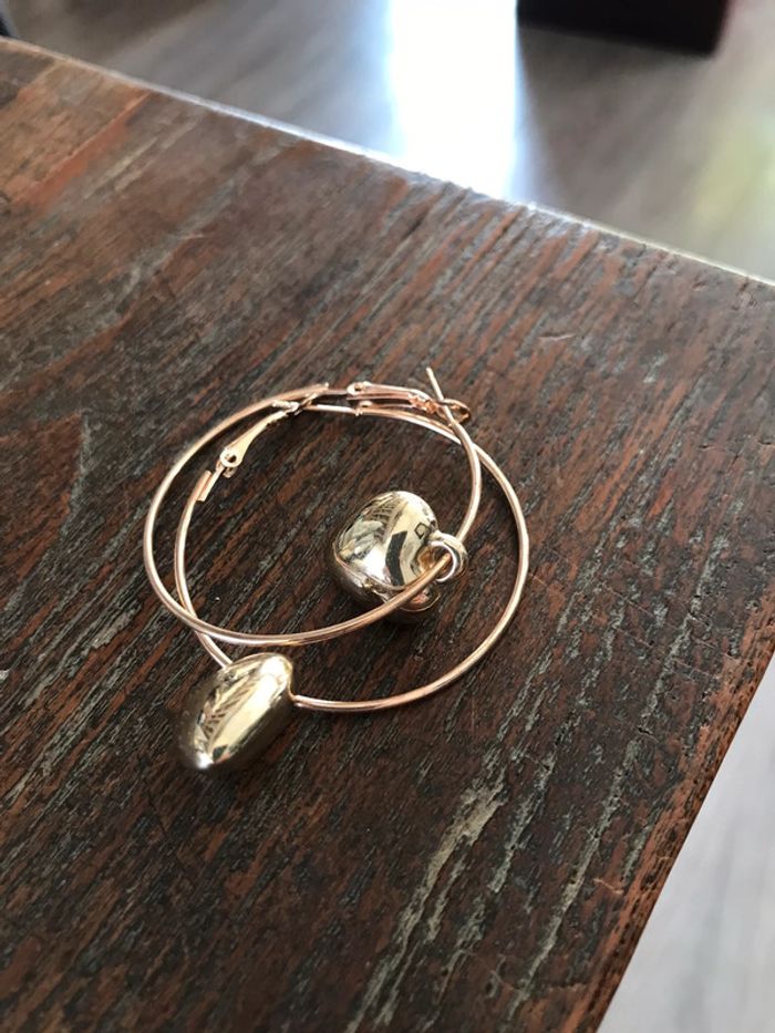 Boucles d’oreilles avec anneaux et cœurs - photo numéro 6
