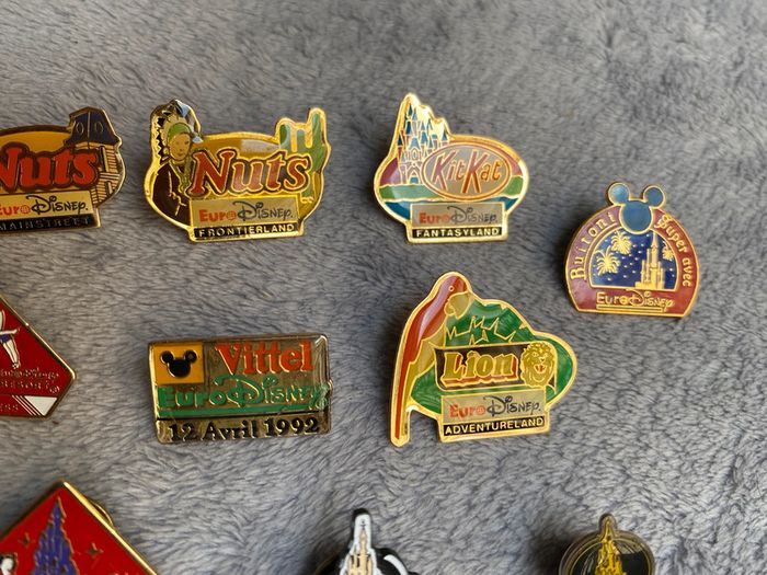 Lot de 10 pin’s broche euro Disney Buitoni, kitkat, nuts, philips, lion, kodak et vittel - photo numéro 3