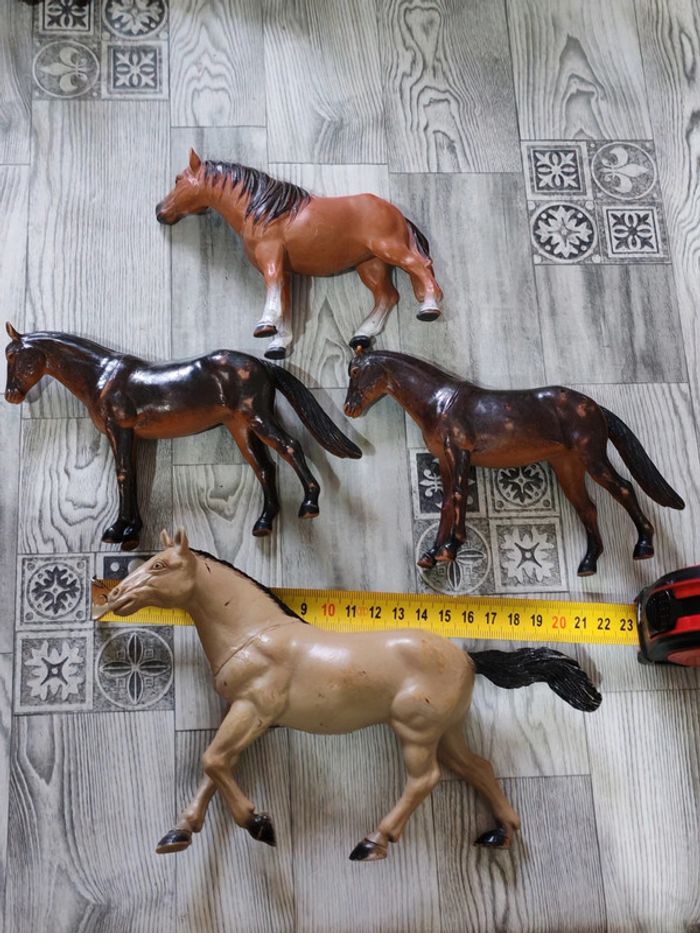 Lot 4 chevaux PVC plastiques - photo numéro 2