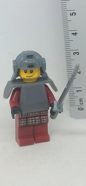 Guerrier avec sabre lego