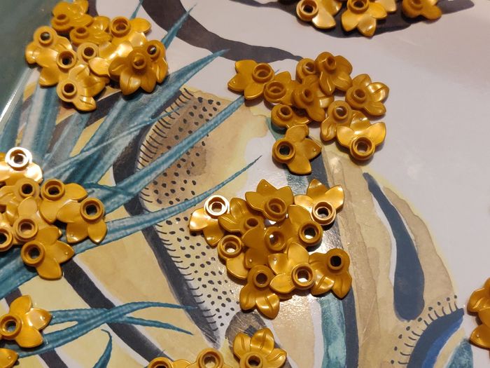 Lot 200 feuilles Lego dorées - parfait état jamais servies - vrai Lego - photo numéro 3