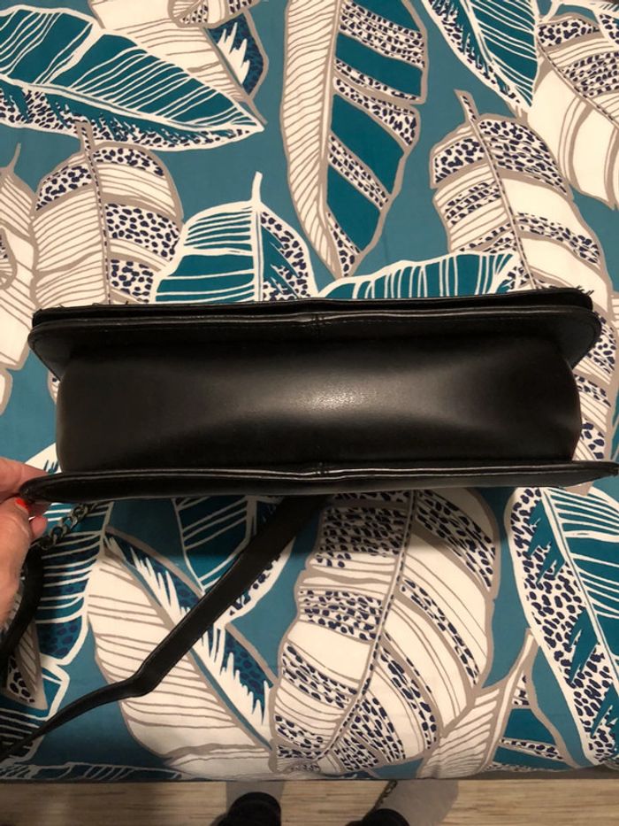 Sac chaîne porté épaule - photo numéro 3