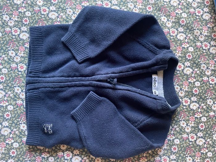 Lot de 4 pulls + 1 veste (6 mois) - photo numéro 4