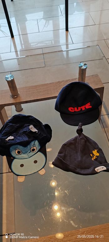 Lot 2 casquette 1 bonnet 6-9 mois