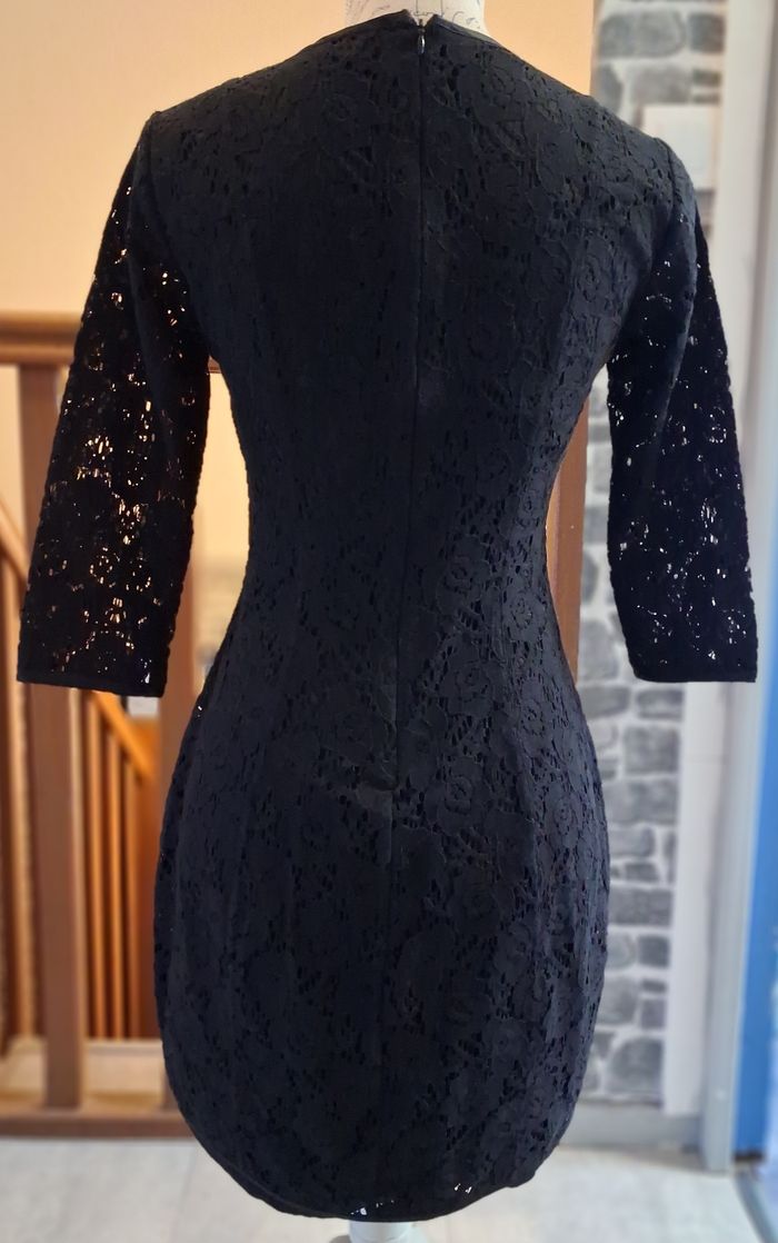Robe courte toute en dentelle noire - photo numéro 5