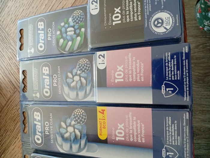 Lot de 12 brossettes oral b à 20€ avec le code 
CHATAIGNE30
Le lot passe à 14€ - photo numéro 3