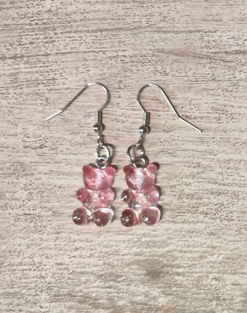 Petits ours roses à paillettes en résine en boucles d'oreilles