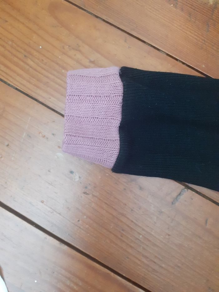 Pull noir et rose à col montant - photo numéro 3