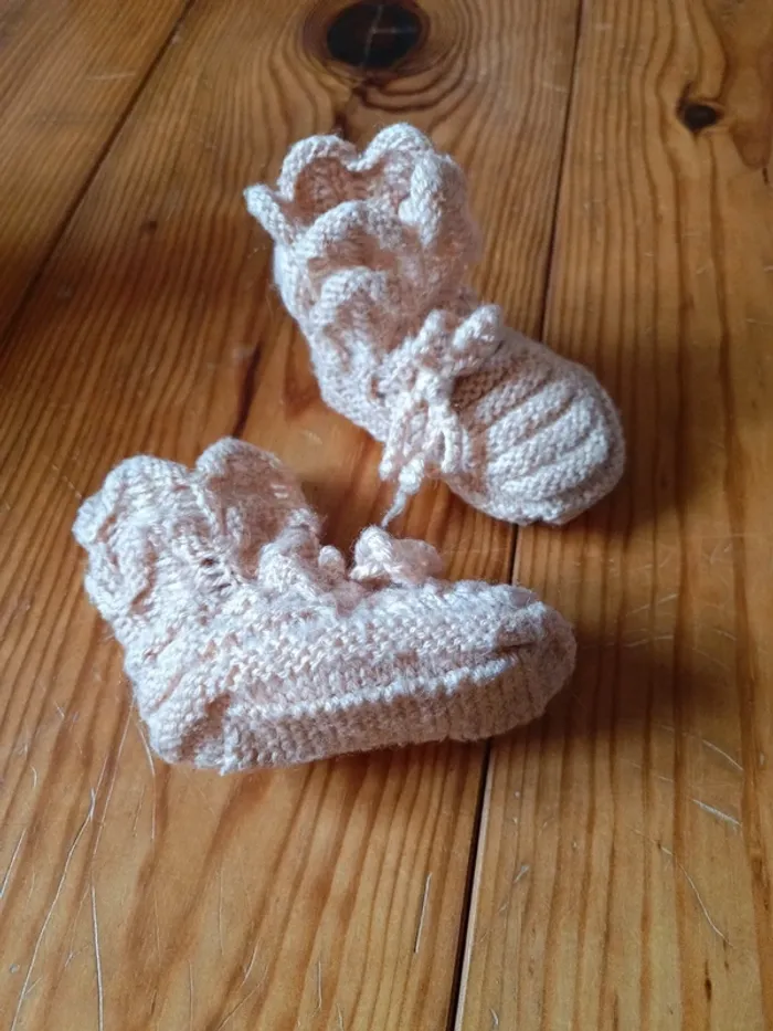 Petits chaussons hauts faits main - photo numéro 4