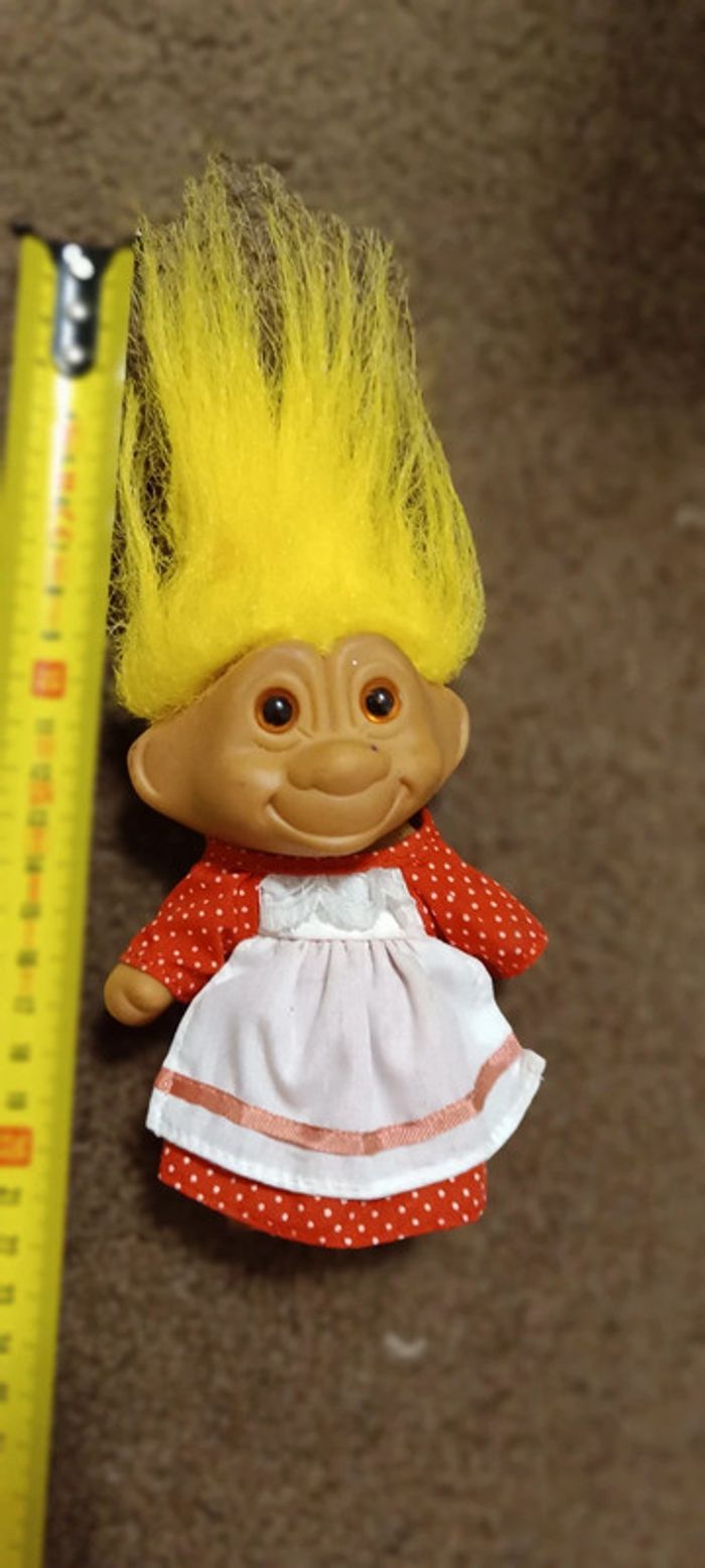 Troll Russ jaune robe tablier blanche rouge à pois - photo numéro 3