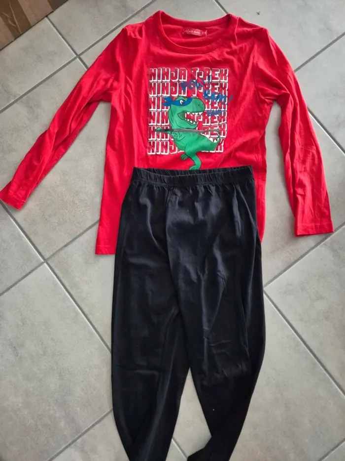 Pyjama dinausaure 10 ans