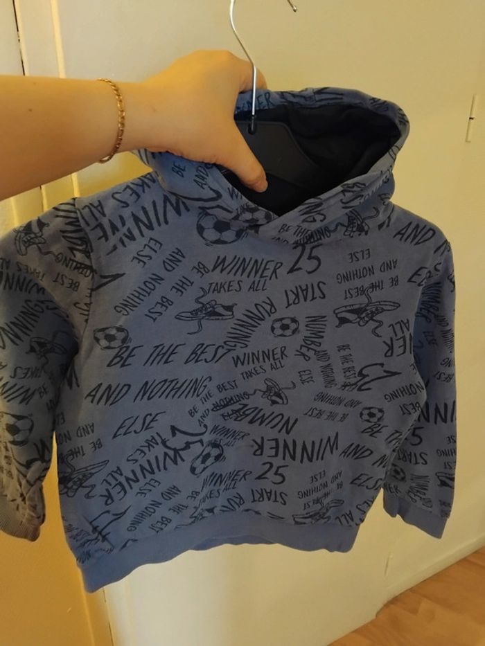 Sweet à capuche garçon 8ans