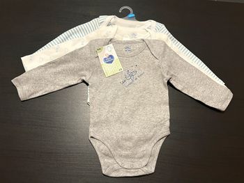 Lot de 3 bodies « Livraison de bisous » Manches longues Mots d’enfants Taille 6 mois.