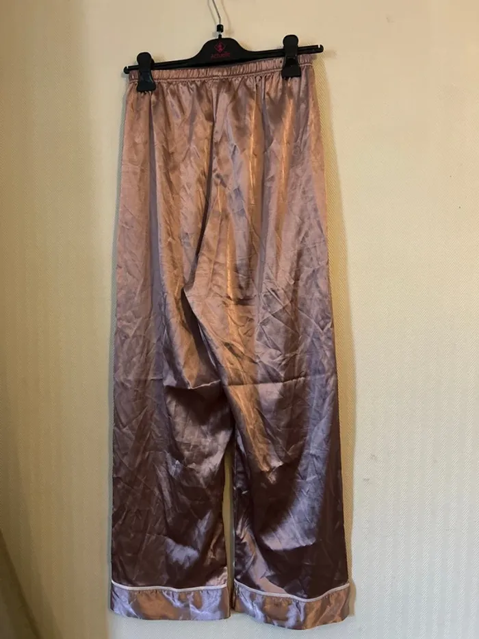 Ensemble pyjama en satin - photo numéro 4