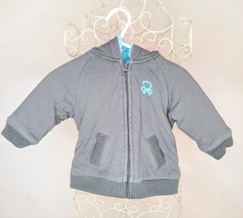 Gilet très epais 6 mois