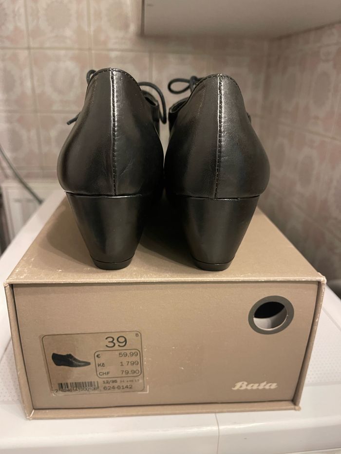 Chaussures Bata pointure 39 - photo numéro 2
