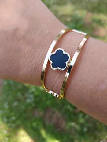 Bracelet jonc ouvert fleurs cinq pétales tendance
