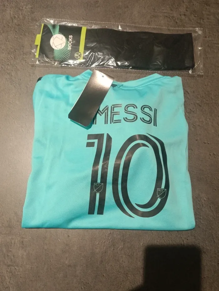 Tenue foot Léo Messi Inter Miami bleu. T.30 - photo numéro 4