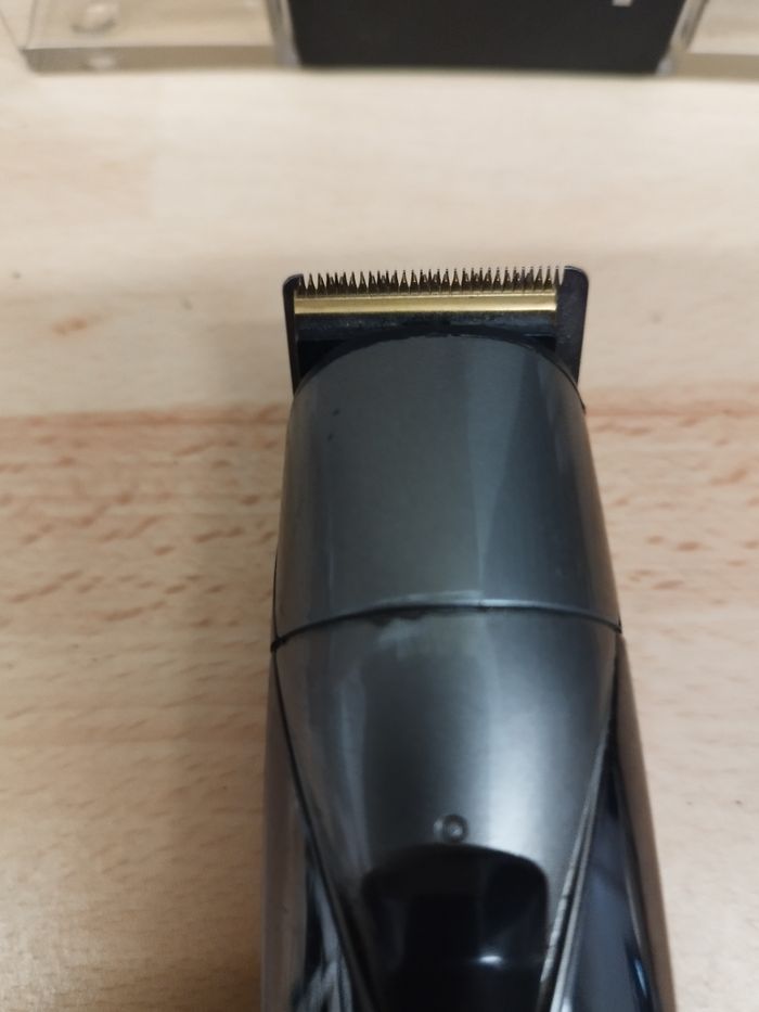 REMINGTON - Tondeuse multifonction PG400
Vendu comme sur la photo tondeuse avec le et chargeur manque les autres accessoires - photo numéro 6