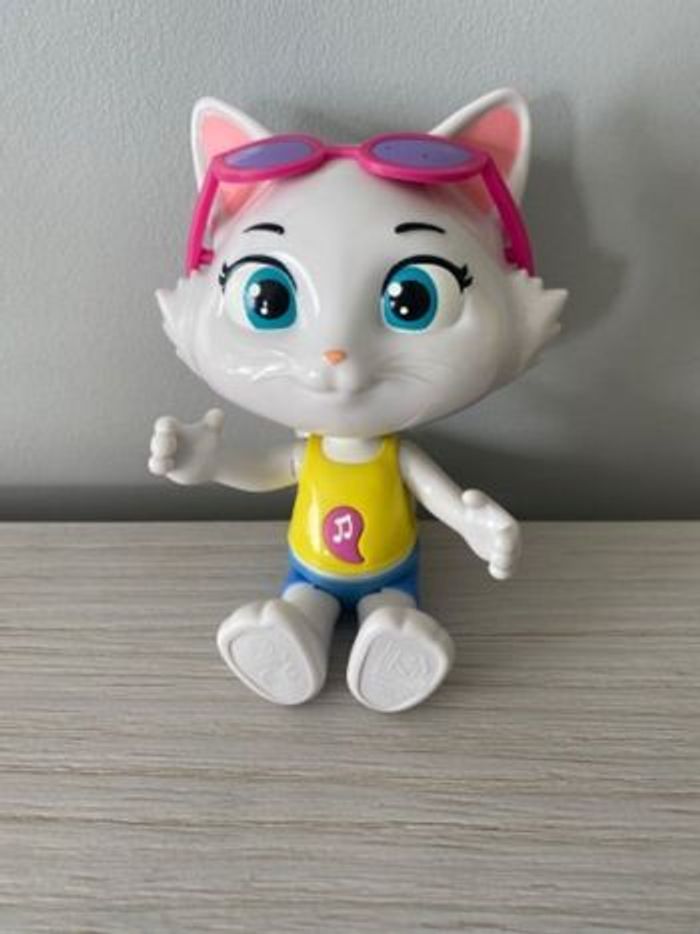 44 chats Milady musical et lumineux