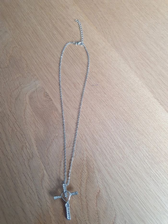 Collier croix - photo numéro 2