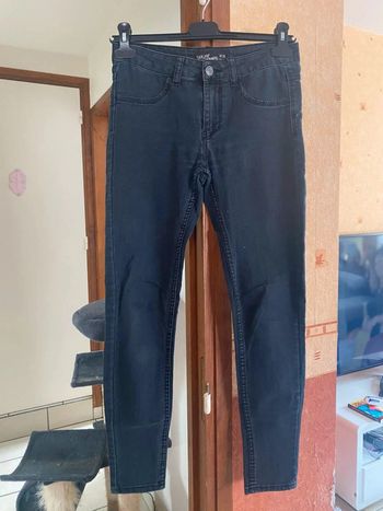 Jeans noir femme taille 36 très bon etat