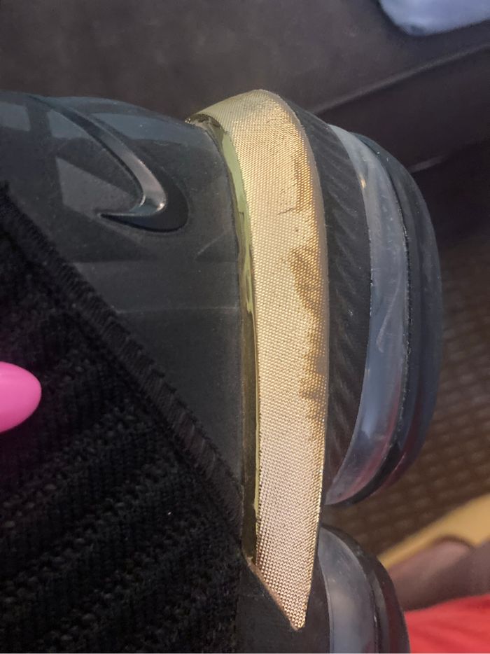 Nike Lebron 16 Black and Gold taille 40,5 - photo numéro 8